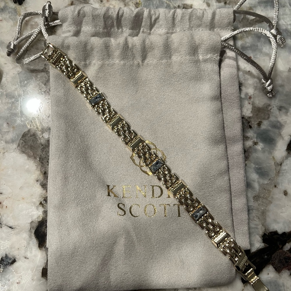Statement gold holiday bracelet kendra Scott. Gold.